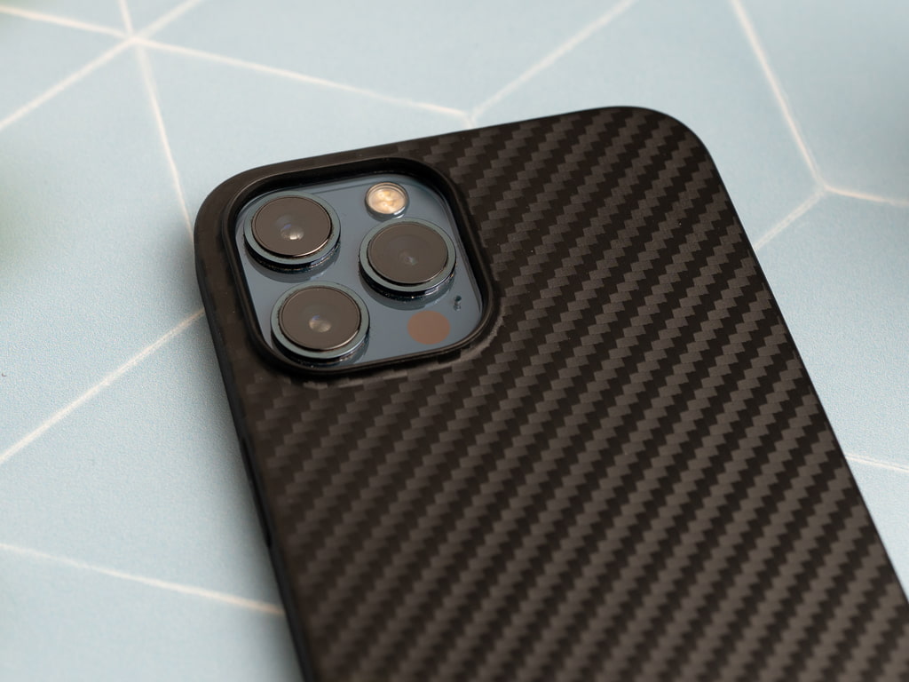 Hoco Delicate Shadow obal pro iPhone 12 Pro Max s motivem karbon 4